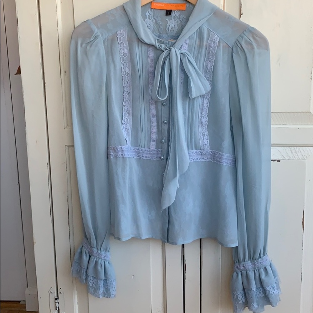 Cynthia Steffe Blouse size 2 dainty, lace inside